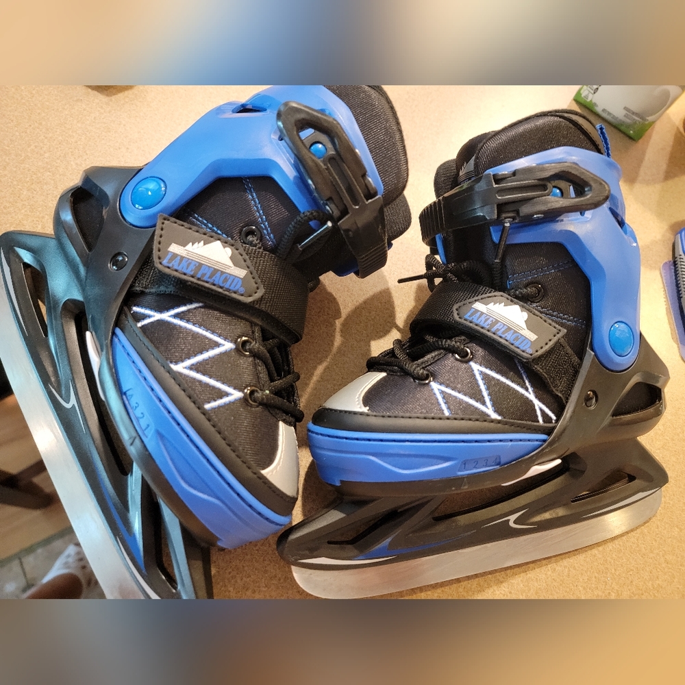 Adjustable ice skates size 11-1